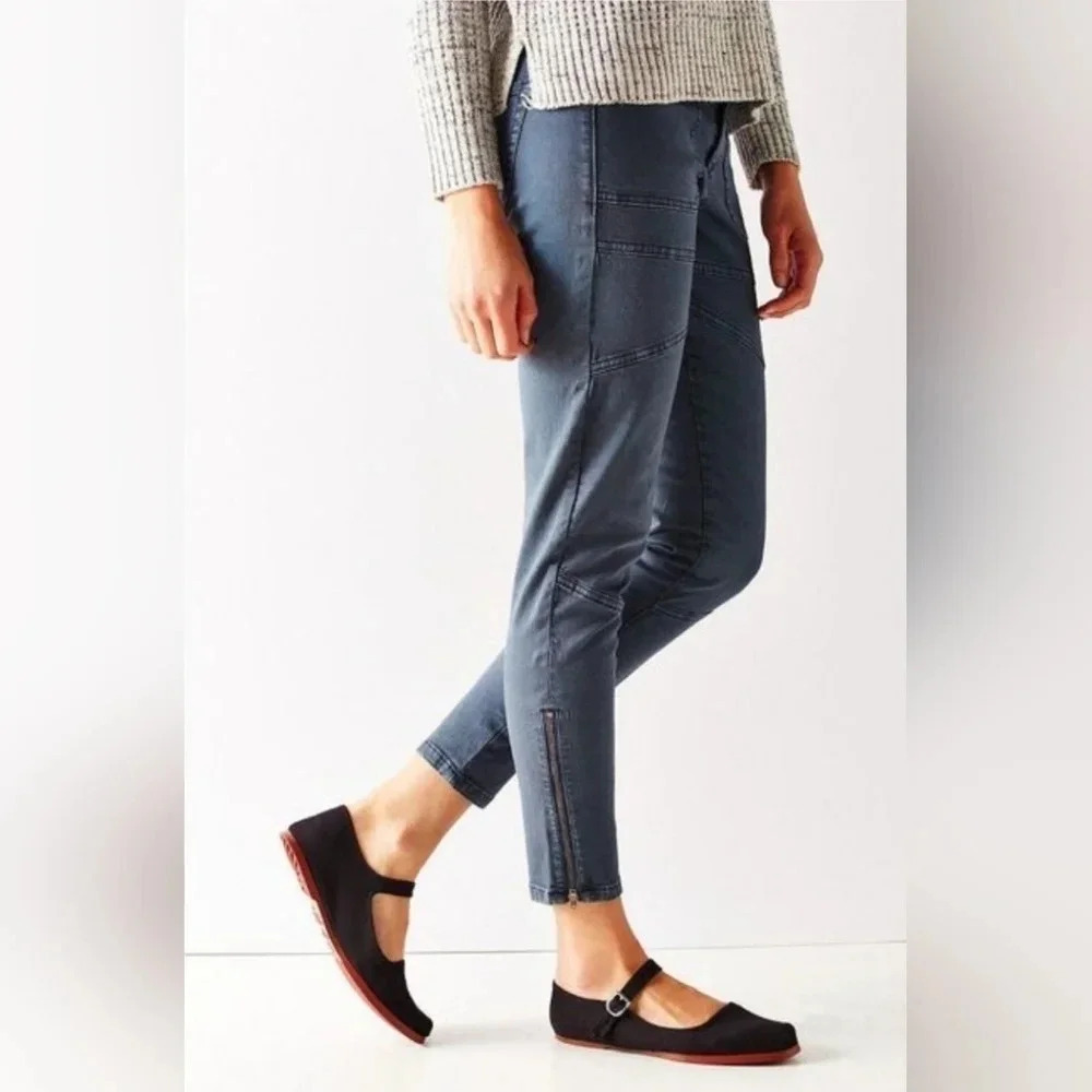 BDG Jeans Moto Ankle Zipper, Color Carbon Size 27